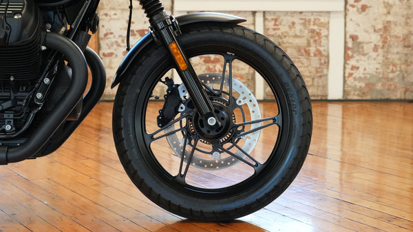 2022 Moto Guzzi V7 Stone