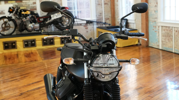 2022 Moto Guzzi V7 Stone