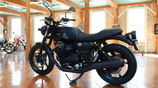 2022 Moto Guzzi V7 Stone
