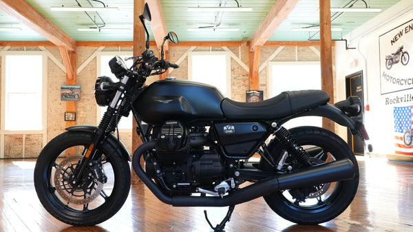 2022 Moto Guzzi V7 Stone