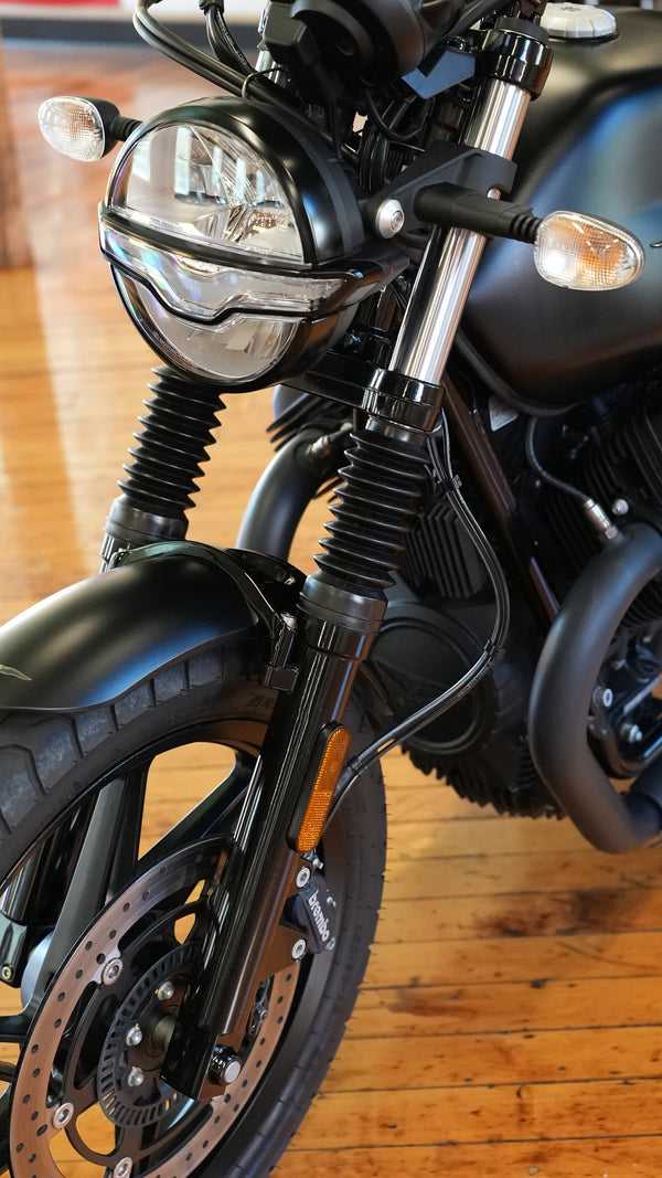 2022 Moto Guzzi V7 Stone