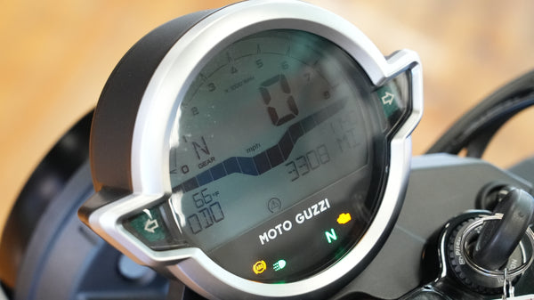 2022 Moto Guzzi V7 Stone